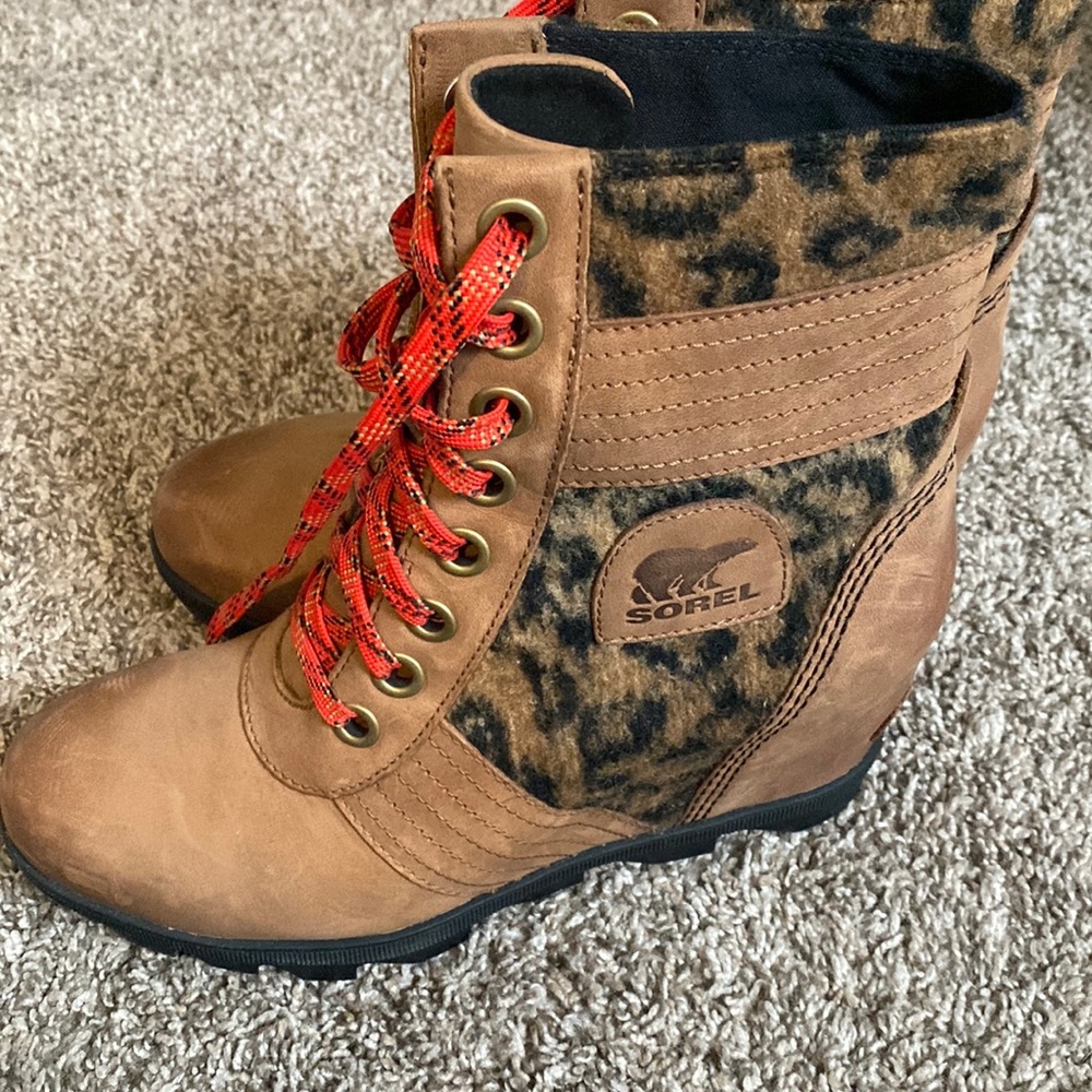 Sorel wedge boots tan w/ leopard faux fur. Like new, only wore a few times!!